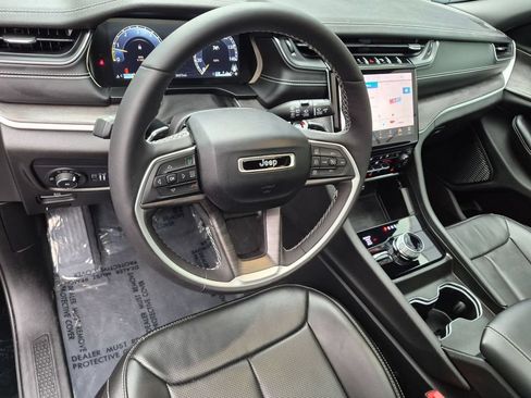 Used 2024 Jeep Grand Cherokee Limited w/ Luxury Tech Group II AWD/4WD image 12