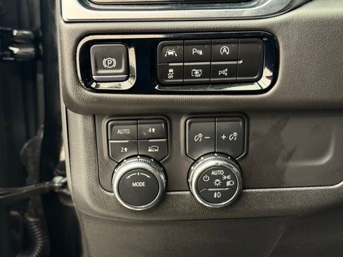 Used 2025 GMC Yukon Denali image 36