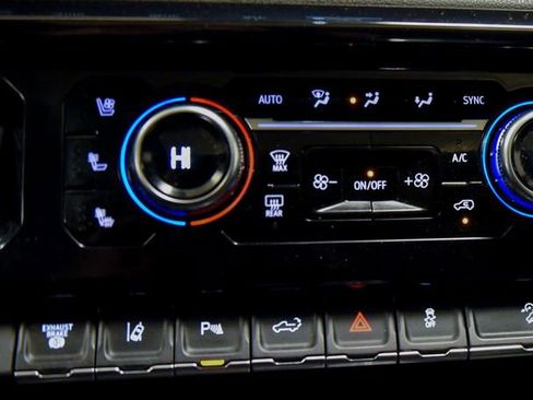 Used 2024 GMC Sierra 2500 AT4 w/ AT4 Premium Plus Package image 26