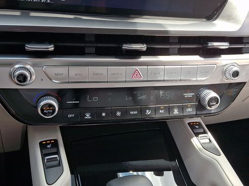 Certified 2024 Kia Telluride S FWD image 15