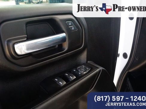 Used 2022 Chevrolet Silverado 2500 Custom w/ Custom Value Package AWD/4WD image 15