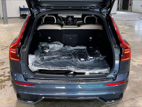 New 2026 Volvo XC60 B5 Plus w/ Protection Package Premier AWD/4WD image 8