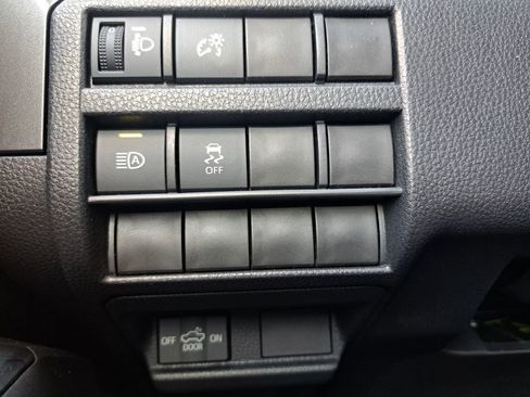 Used 2025 Toyota Tacoma SR5 AWD/4WD image 15