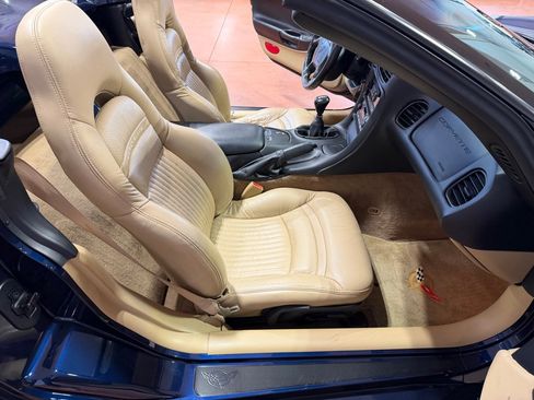 Used 2001 Chevrolet Corvette Convertible w/ Preferred Equipment Group2 image 23