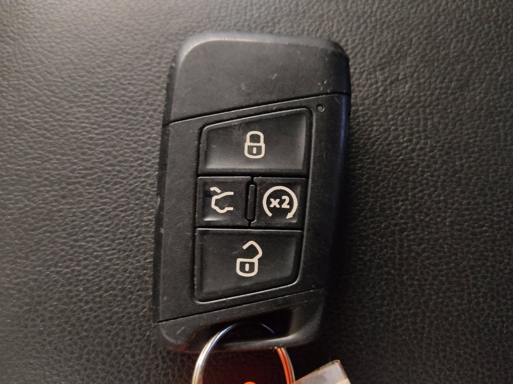 Used 2024 Volkswagen Tiguan SE FWD image 32