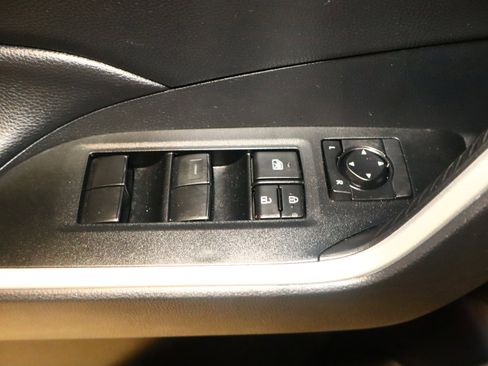 Used 2021 Toyota RAV4 LE image 38