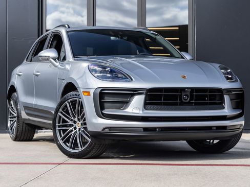Certified 2026 Porsche Macan AWD/4WD image 6