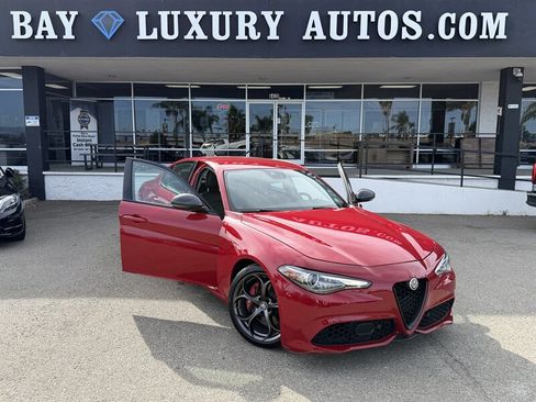 Used 2018 Alfa Romeo Giulia Ti Sport w/ Quick Order Package 22U Sport RWD image 26