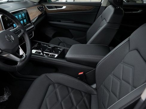 New 2026 Volkswagen Atlas SE image 12