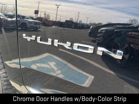 Used 2024 GMC Yukon SLT image 12