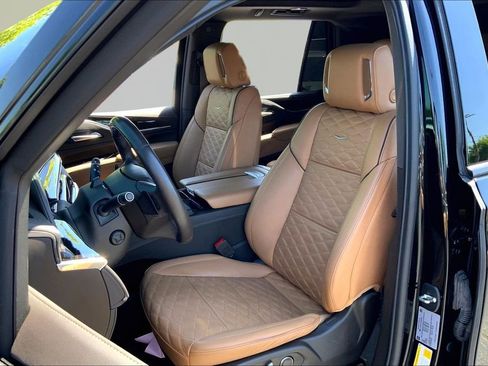 Used 2023 Cadillac Escalade Sport w/ LPO, ONYX Package image 15