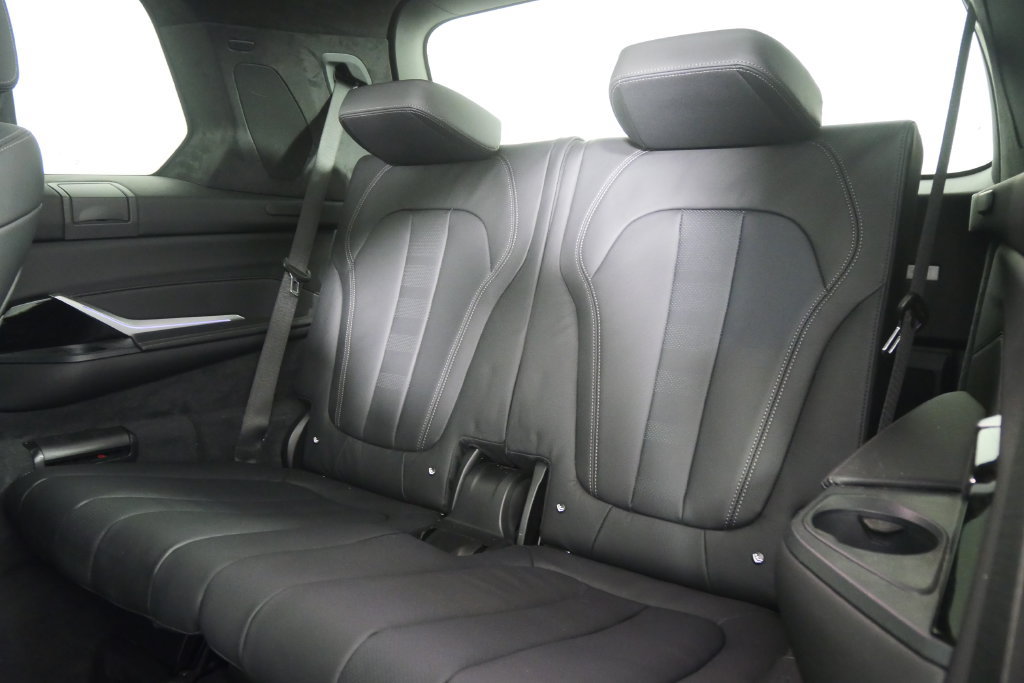 Used 2022 BMW X7 M50i AWD/4WD image 18