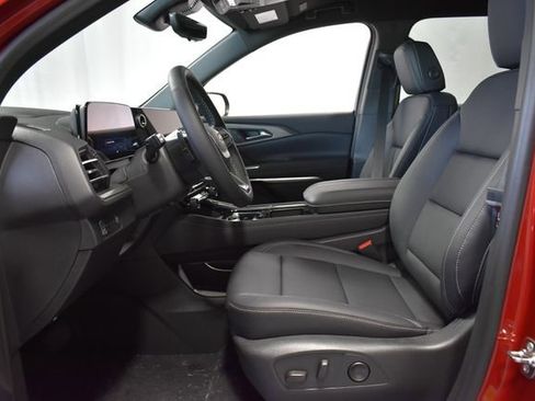 New 2026 Chevrolet Traverse LT w/ Driver Confidence Package AWD/4WD image 12