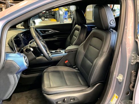 Used 2025 Chevrolet Equinox EV LT w/ Convenience Package FWD image 20