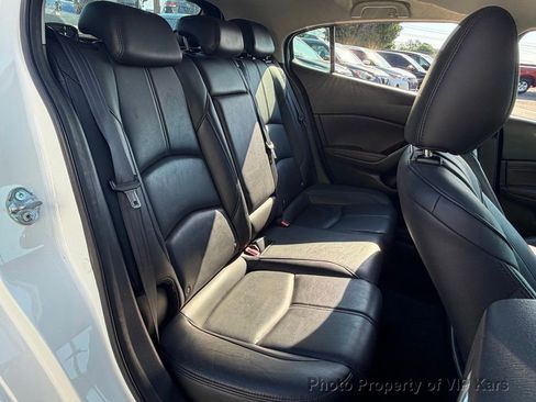 Used 2018 MAZDA MAZDA3 Touring FWD image 15
