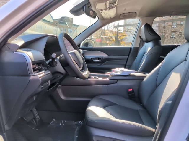 Used 2026 Toyota Grand Highlander XLE FWD image 13