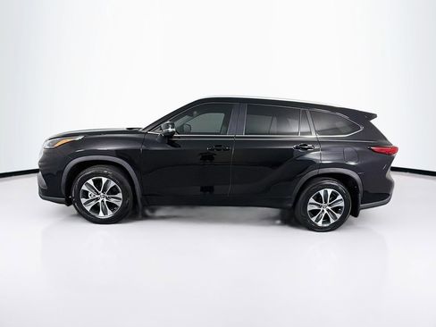 Used 2023 Toyota Highlander XLE FWD image 6