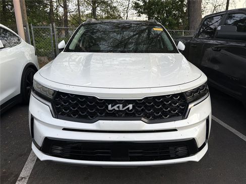 Used 2022 Kia Sorento SX Prestige w/ Panoramic Sunroof Package image 2
