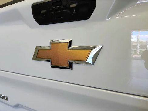 New 2026 Chevrolet Silverado 1500 LT w/ Convenience Package II AWD/4WD image 16