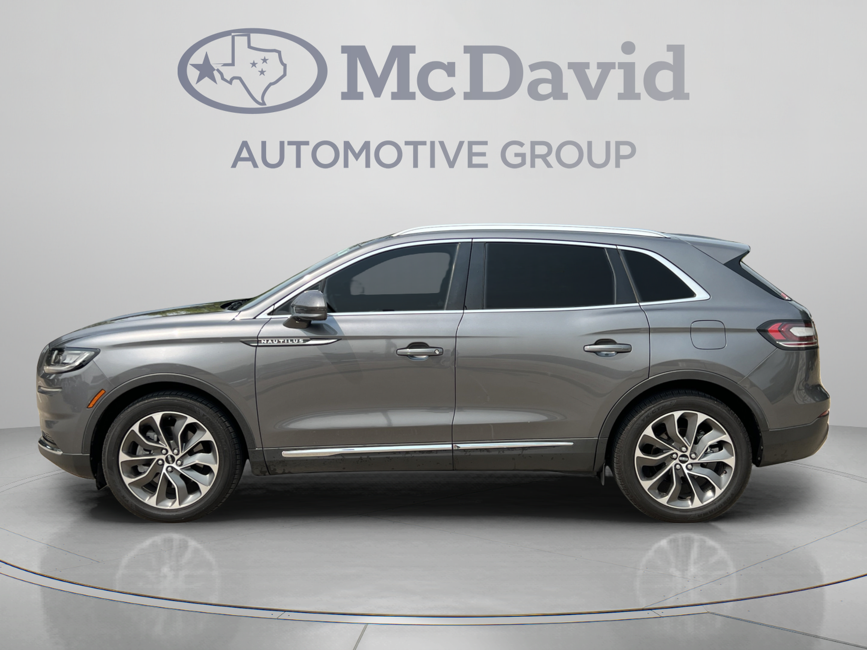 Used 2022 Lincoln Nautilus Reserve FWD image 2
