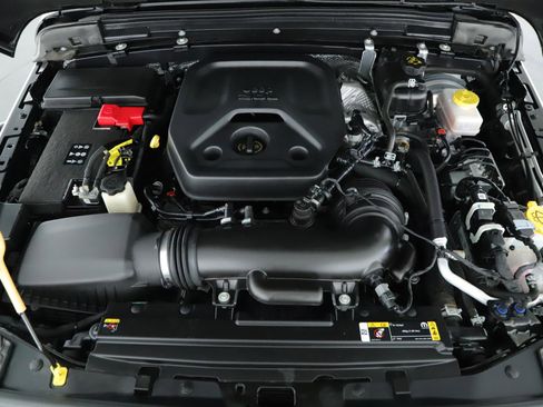 Used 2025 Jeep Wrangler Unlimited Sport image 17