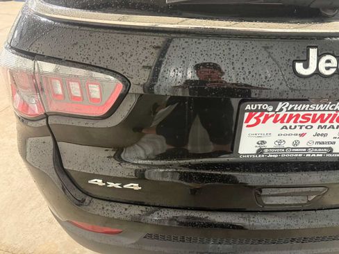 Used 2019 Jeep Compass Limited AWD/4WD image 17