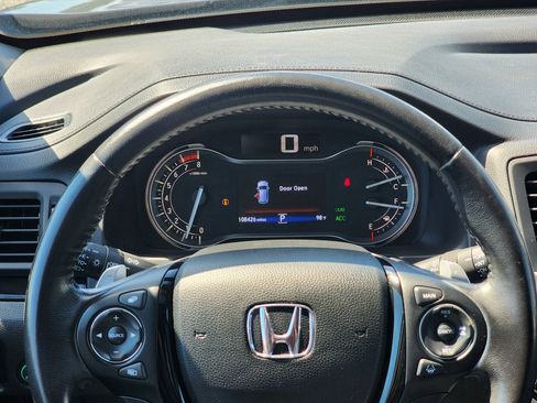 Used 2016 Honda Pilot Touring image 10