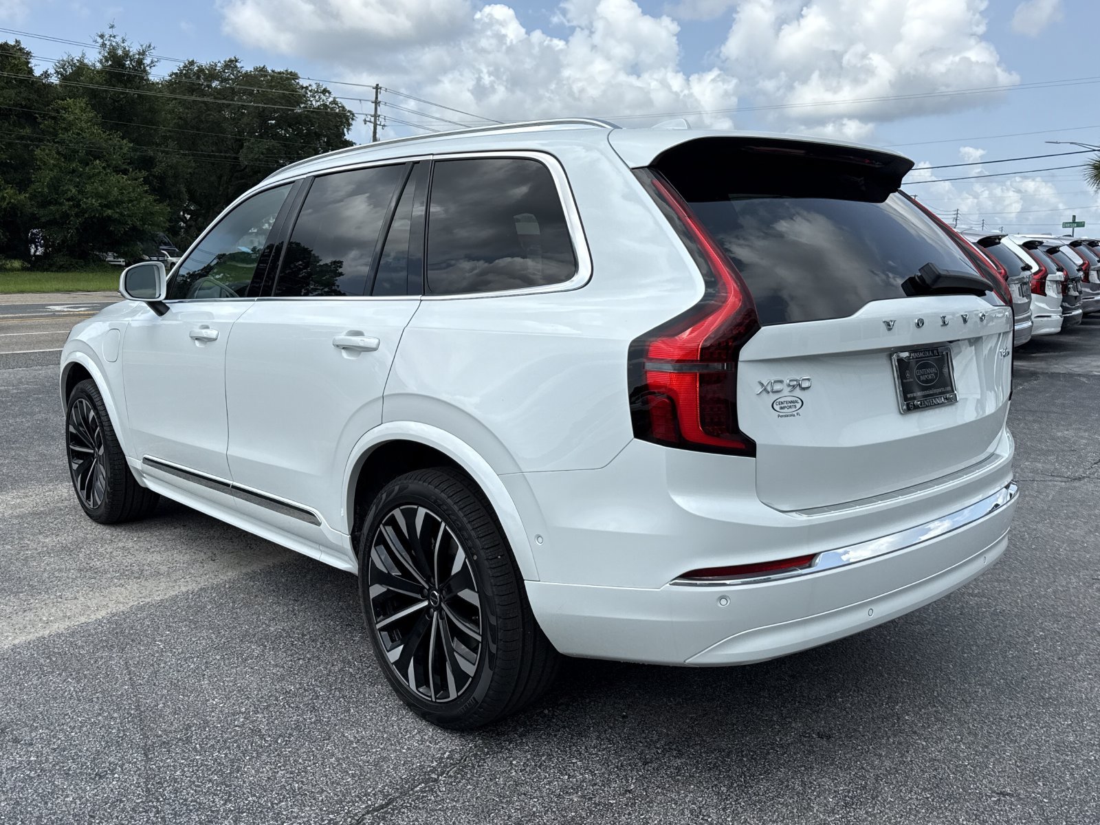 New 2026 Volvo XC90 T8 Plus w/ Protection Package Premier AWD/4WD image 3