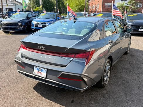 Used 2024 Hyundai Elantra SEL FWD image 7