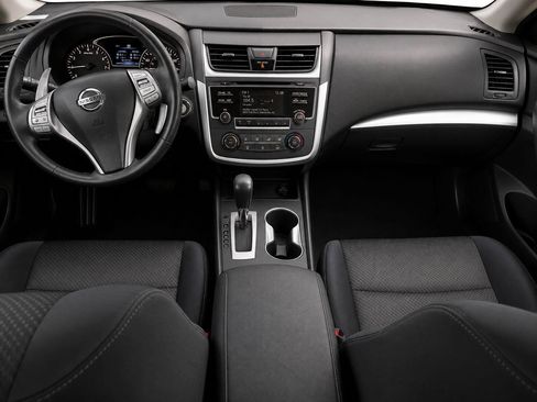 Used 2017 Nissan Altima 2.5 SR FWD image 7