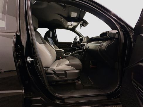 Used 2025 Toyota Tacoma TRD Off-Road image 31