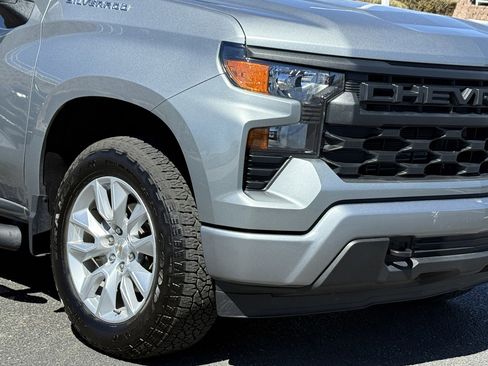 Used 2025 Chevrolet Silverado 1500 Custom AWD/4WD image 2