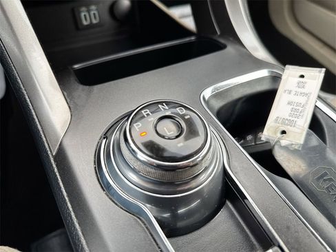 Used 2020 Ford Fusion SE image 16