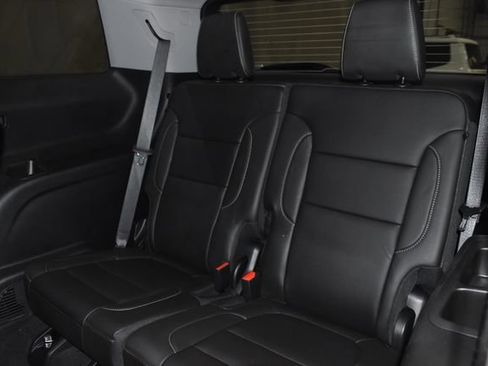 Used 2023 GMC Acadia SLT image 38