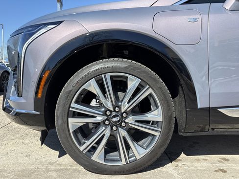 New 2026 Cadillac Optiq Luxury 2 image 17