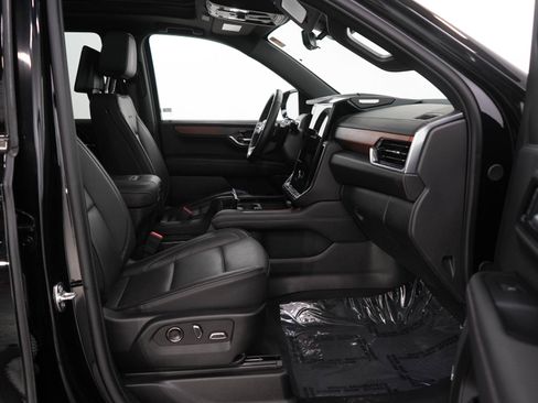 Used 2025 GMC Yukon Denali w/ Denali Reserve Package AWD/4WD image 11