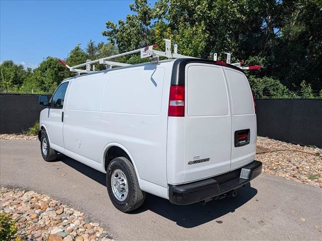 Used 2021 Chevrolet Express 3500 w/ Driver Convenience Package RWD image 3