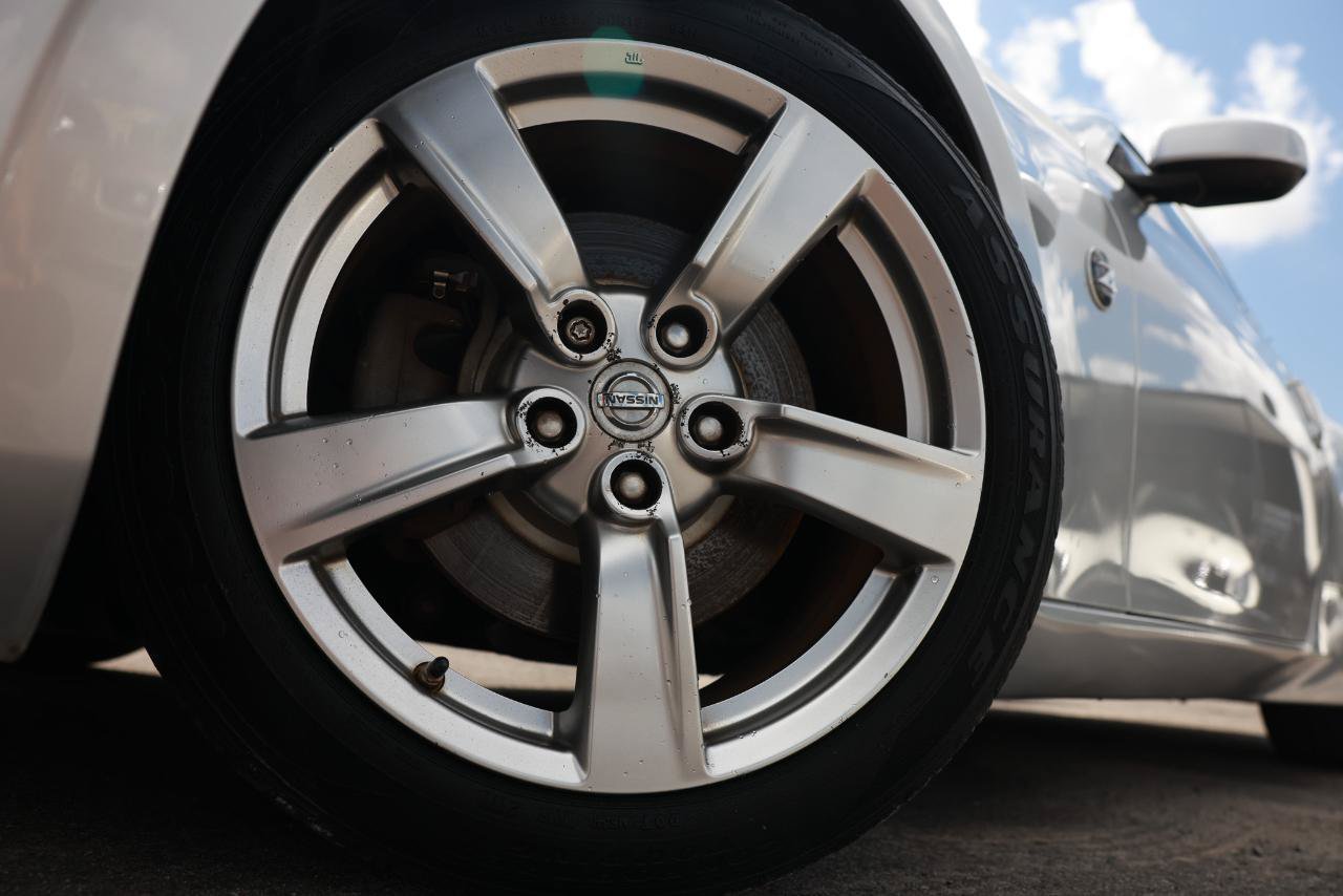 Used 2009 Nissan 370Z Touring RWD image 31