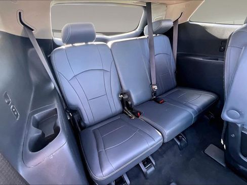 Used 2021 Buick Enclave Essence w/ Sound and Sites Package AWD/4WD image 30
