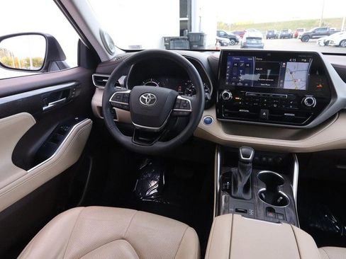 Used 2021 Toyota Highlander Platinum image 24