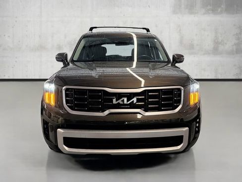 Used 2024 Kia Telluride S image 2