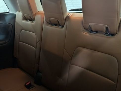 Certified 2025 Nissan Pathfinder Platinum w/ Black Appearance Package FWD image 13