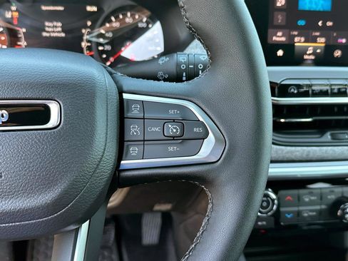 New 2024 Jeep Compass Latitude w/ Sun and Sound Group image 30