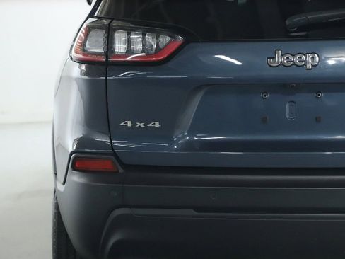 Used 2019 Jeep Cherokee Latitude Plus w/ Cold Weather Group AWD/4WD image 43