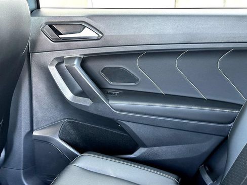 Used 2024 Volkswagen Tiguan SE FWD image 22