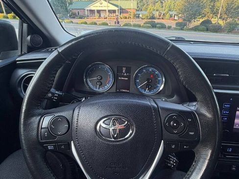 Used 2017 Toyota Corolla SE w/ Carpet Mat Package (TMS) FWD image 10