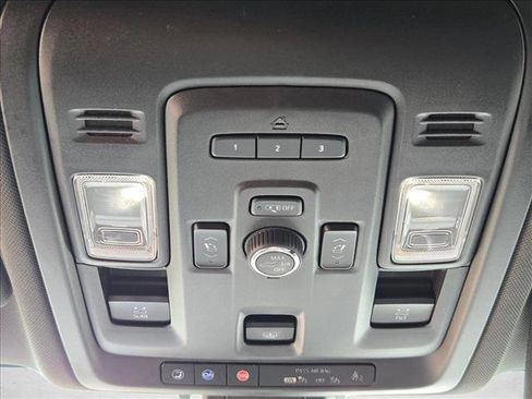 Used 2021 Chevrolet Tahoe Z71 w/ Z71 Signature Package AWD/4WD image 16