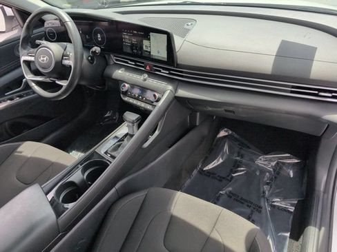 Used 2025 Hyundai Elantra SEL FWD image 32
