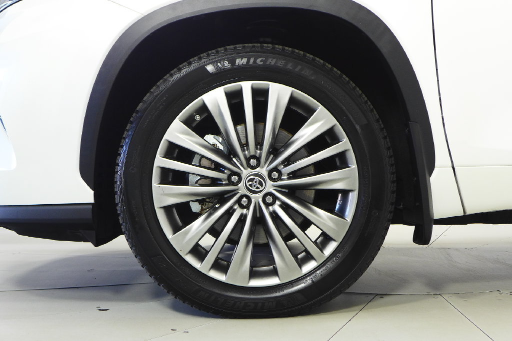 Used 2021 Toyota Highlander Platinum AWD/4WD image 5
