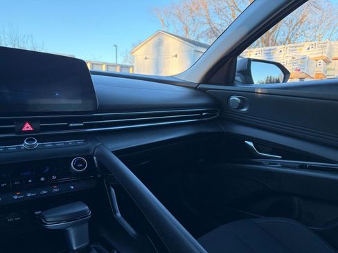 Used 2025 Hyundai Elantra SEL image 35